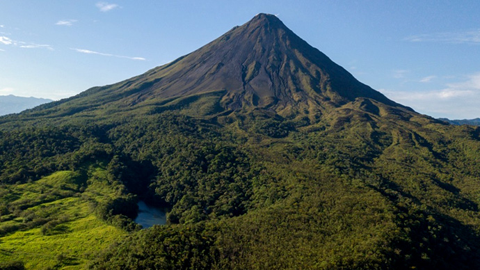 Vulcano Arenal immerso nella foresta pluviale, Costa Rica